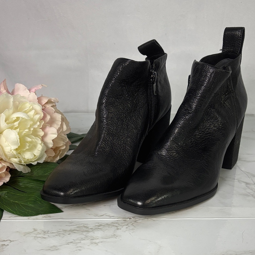 Vionic Womens Black Leather Box Heeled Ankle Bootie Size 6.5 new without box